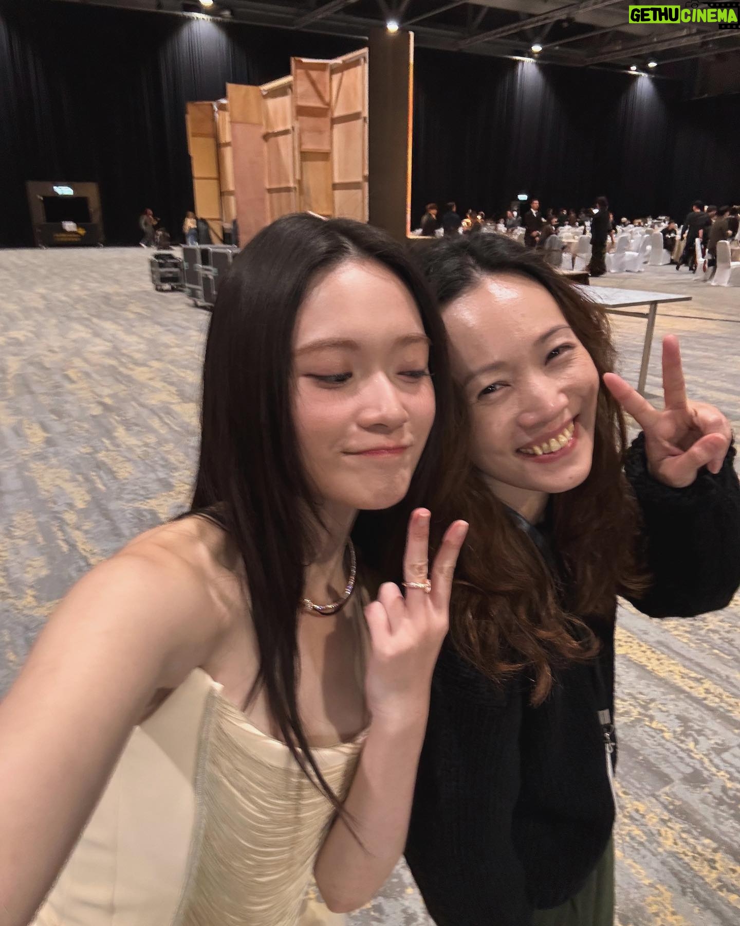 Cloud Wan - 66K Likes - 琴晚嘅心情興奮到今日,去到而家先至可以平靜落嚟🥹🥹🥹
大家好!我係 歌手 雲浩影!❤️🔥
我真係好中意唱歌!!!!
多謝 @cr881903 多謝你哋令我成為最幸運嘅女孩子!
多謝寰亞音樂所有同事!
@tonychu @sansanlamb @johnbng @vikichan @janicepun @mandygoo Wallace
00後小分隊 @hymannndy @jihei__ @wesleythebee @teffia
Highlighter @mavissssss @_ming_chai_ @egg620 @amychiwing @gapsamhk
好感恩好幸運!入行第三年就可以攞到女歌手奬😭😭 三年前我企係台上懵盛盛,去到今年,我知道呢個奬嘅重量,攞到呢個奬係一件好難得嘅事,係包含住全部人嘅努力
有我嘅經理人 @sansanlamb @janicepun @mandygoo ,我嘅梳化服團隊 @wingwong_wingwong @ki.neks_ho @chkitmatthew ,多謝你哋逐步逐步教我點樣成為一個好人,好歌手,做歌手唔只係一個夢想,係責任亦都係愛,
我自知唔係一個好叻嘅人,可能各方面都未係最好,所以只能夠努力努力再努力,我同大家一樣,默默努力,雖然平凡,但都想成為照亮大家嘅光✨
然後我想多謝 @sotoc @gordon4x @chanwinghim 做呢首歌嘅時候,經歷咗好多magical moment,呢首歌對我嘅人生太重要,太重要,多謝蘇道哲,出道開始冇停過支持我,撐我,教我,要叫聲大佬!
多謝回憶半分鐘導演 @heiwardmak 我地嘅緣份好早開始,謝謝你和我交心,回憶半分鐘有一半的感動在mv裡,大阪這一趟美好,不會忘記。
最後要多謝喜歡我嘅你地,我會繼續努力,唱更多好歌!
(呢個post我想盡力覆晒所有人!)
@tiffanyandco
@toni_maticevski
@louboutinworld
📷: @ki.neks_ho @wingwong_wingwong @pandaaaaajeannie