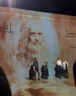 Corina Dănilă Instagram - Un nou show imersiv s-a deschis publicului larg, la @mina.museum : #leonardodavinciimmersive 😍

@madalinaefectiv @sorinatopceanu @mina.creative.studios @georgepopaxenofon 

#immersiveshow #leonardodavinci #fyp #foryoupage #foryou