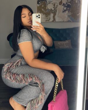 Courtney Godsey Instagram - Anyways 💅🏽 | Shop @impressivethebrand 👛🫶🏽