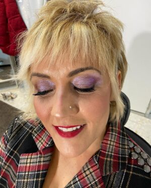 Cristina Pardo Instagram - Gracias a la gente que hace que todo sea fácil y divertido. Buena suerte a todos en 2025 y gracias a los espectadores que nos eligen aunque sea un minuto cada día.
