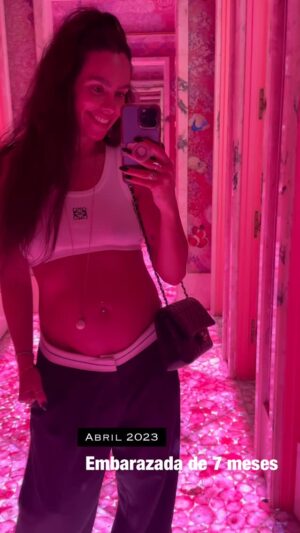 Cristina Pedroche Instagram - Diferentes años y diferentes cuerpos pero la misma ilusión o más ❤️❤️❤️❤️. Baby 2 is coming😍❤️.