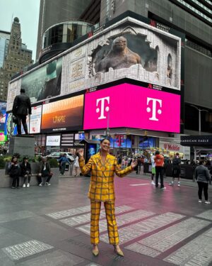 Cynthia Addai-Robinson Instagram - NY Fashion Drop Pt 2, styled by @mirandaalmond 💃🏽

@theringsofpower cast in #timessquare #empirestatebuilding & #metlifestadium 

All 👗’s : @lisoulondon 
All 👠’s: @jimmychoo 
💄: @edwardcruz 
💇🏽‍♀️: @patrickkyle__