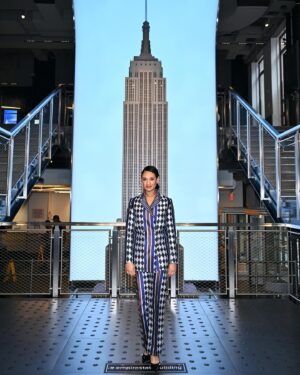 Cynthia Addai-Robinson Instagram - NY Fashion Drop Pt 2, styled by @mirandaalmond 💃🏽

@theringsofpower cast in #timessquare #empirestatebuilding & #metlifestadium 

All 👗’s : @lisoulondon 
All 👠’s: @jimmychoo 
💄: @edwardcruz 
💇🏽‍♀️: @patrickkyle__