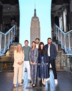 Cynthia Addai-Robinson Instagram - NY Fashion Drop Pt 2, styled by @mirandaalmond 💃🏽

@theringsofpower cast in #timessquare #empirestatebuilding & #metlifestadium 

All 👗’s : @lisoulondon 
All 👠’s: @jimmychoo 
💄: @edwardcruz 
💇🏽‍♀️: @patrickkyle__