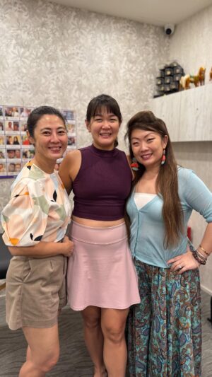 Cynthia Koh Instagram - The power of sound healing can be seen and felt through this Aura & Sound Alignment Experience by @seah.selina and @cynthiakoh27. Watch to the end to see how my aura improved after Cynthia worked her magic on me!

I’ve been doing aura readings with aura master Selina for three years now (she’s accurate!) and I also love sound healing, but what’s different about this session is, you get to take your aura readings before and after sound healing, to see how it improves your energy.

This is a special collab between these two ladies to align your energy. We city dwellers are always so stressed and this session will help you understand where you might be lacking. I felt more relaxed after!

The full experience takes 2 hours, but they also have a basic one-hour one. They have slots on 11 and 17 November - so book yours quickly! Text 98892486 to reserve your slot.

#aurareadings #soundhealing