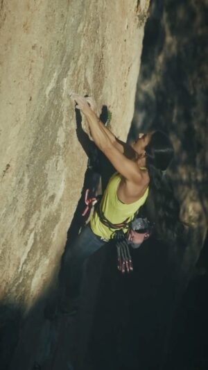 Daila Ojeda Instagram - Escalar una joya como ésta mientras tienes al otro lado de la 📸 a un artista como @javipec no es algo que pase todos los dias! Que suerte la mia ✨ Gracias Pec por este video tan bonito y @joromobikeclimb por equipar esta ruta tan 5 estrellas 🙌 “Impuesto revolucionario” ~

Climbing a gem like this while having an artist like @javipec on the other side of the 📸 is not something that happens every day! ✨ Thanks Pec for this beautiful video and @joromobikeclimb for bolting this 5 stars route 🙌 “Impuesto revolucionario” ~

@blackdiamond @scarpa_world @scarpaspain @themendobrosdistribution #Cuenca