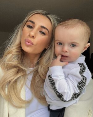 Dani Dyer Instagram - Happy 4th birthday to my darling little Santi.. you taught me so much & made me grow even more as a person..♡ I love being your mummy, you are my chatty, funny, nutty little boy and I can’t wait to watch you grow and make even more memories together.. love you forever ♡♡♡