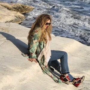 Danica Maksimović Instagram - Malo uživanja... uz zadovoljstvo igranja i druženja...

#sea #sealovers #stone #beautiful #beautifullife #nature #travel #limassol #january2025