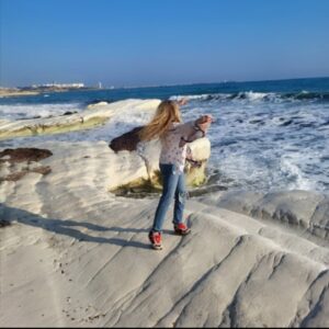 Danica Maksimović Instagram - Malo uživanja... uz zadovoljstvo igranja i druženja...

#sea #sealovers #stone #beautiful #beautifullife #nature #travel #limassol #january2025