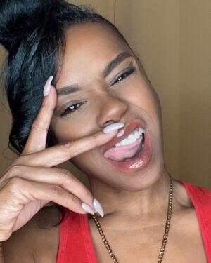 Danielle E. Hawkins Instagram - Authentically ME! 💁🏾‍♀️

#derby #Yafavoriteauntie #thederbydiaries #daniellehawkins #feistyfunnyandfine #foreveryoung #fountainofyouth #sunday #Selflove