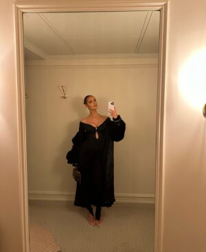 Darcy Williams Instagram - loves a mirror selfie