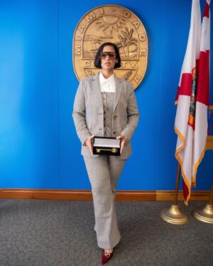 Dascha Polanco Instagram - I was honored to receive the Key to Miami Dade County by the @mayordlc 🔑 (thank you, you’re such an inspiration)

Miami has been such a crucial part of my upbringing. The community that surrounds me and has supported me does not go unnoticed. 

Yes, I am Dominican. Yes, I am from Brooklyn but how I have been welcomed to Miami baby…I can’t deny 305 has special place in my heart.  #ismellgood #miamismellsgood