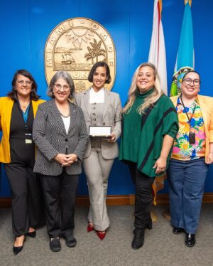 Dascha Polanco Instagram - I was honored to receive the Key to Miami Dade County by the @mayordlc 🔑 (thank you, you’re such an inspiration)

Miami has been such a crucial part of my upbringing. The community that surrounds me and has supported me does not go unnoticed. 

Yes, I am Dominican. Yes, I am from Brooklyn but how I have been welcomed to Miami baby…I can’t deny 305 has special place in my heart.  #ismellgood #miamismellsgood