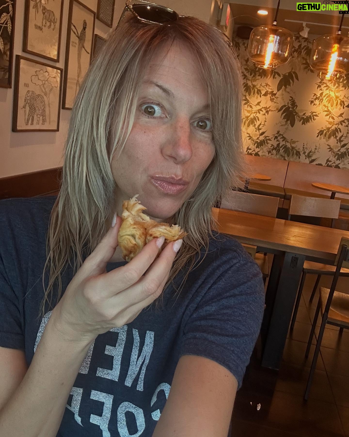Debbie Gibson - 12.3K Likes - KEY WEST 🏝️
Scenes from 36 hours in paradise !!! 💋
See you tonite @keywesttheater ! 🎹 🎙️
And yes … I may have mad scientist colored my hair this morning 😉
#fun #sun #roosters #friends #coffee #rest #reset