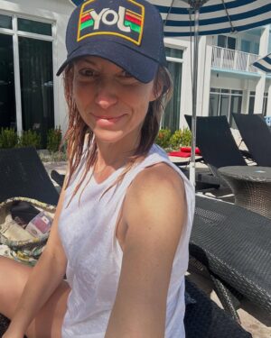 Debbie Gibson Instagram - KEY WEST 🏝️ 

Scenes from 36 hours in paradise !!! 💋 

See you tonite @keywesttheater ! 🎹 🎙️ 

And yes … I may have mad scientist colored my hair this morning 😉 

#fun #sun #roosters #friends #coffee #rest #reset