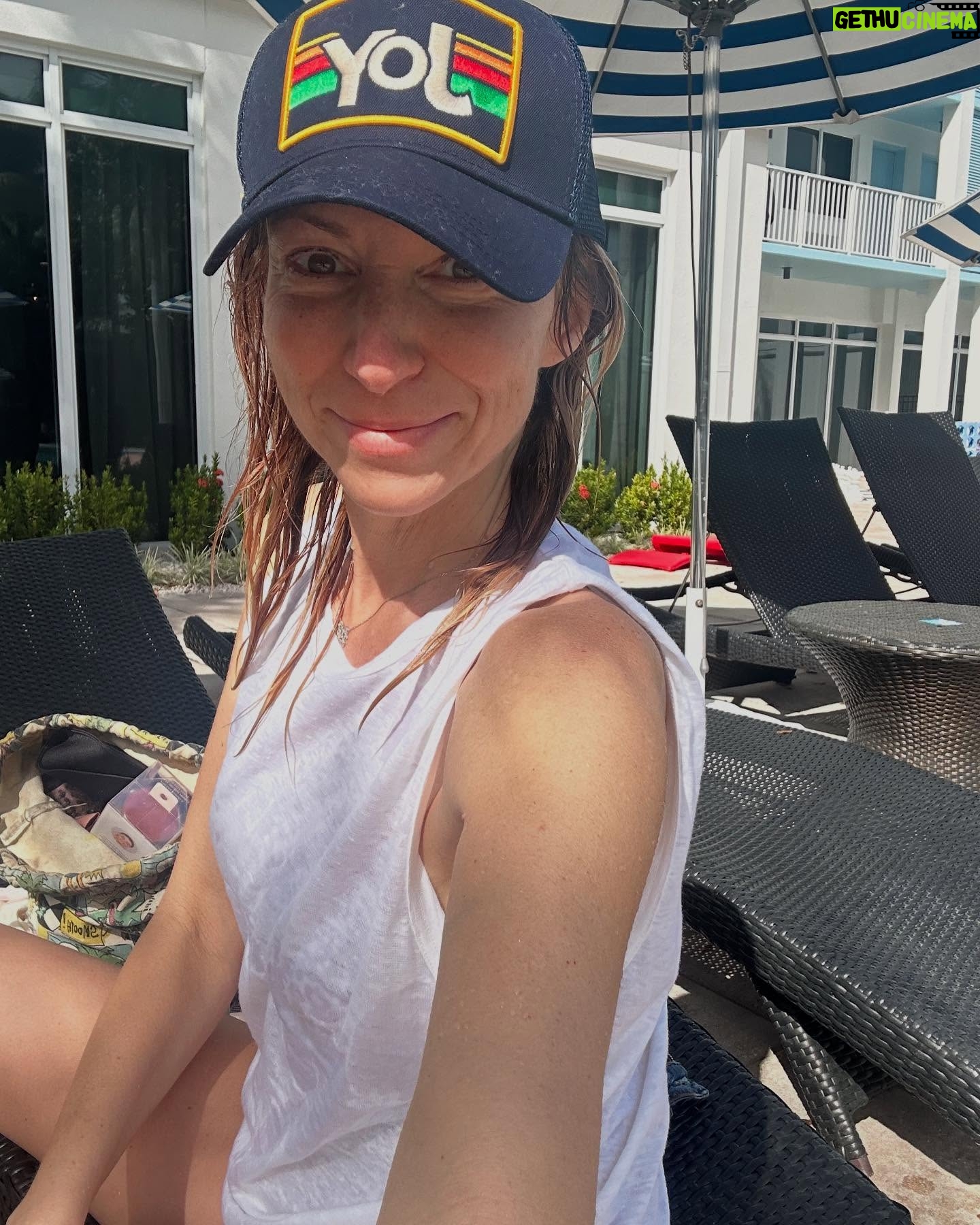 Debbie Gibson - 12.3K Likes - KEY WEST 🏝️
Scenes from 36 hours in paradise !!! 💋
See you tonite @keywesttheater ! 🎹 🎙️
And yes … I may have mad scientist colored my hair this morning 😉
#fun #sun #roosters #friends #coffee #rest #reset
