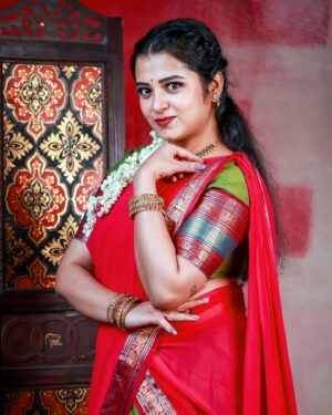 Deepthi Rajendra Instagram - Half saree, whole lot of love 🥰

🥻 @chettinad_sarees 
💄 @radhika_makeover_66
📸 @epkarthickphotography