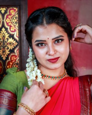 Deepthi Rajendra Instagram - Half saree, whole lot of love 🥰

🥻 @chettinad_sarees 
💄 @radhika_makeover_66
📸 @epkarthickphotography