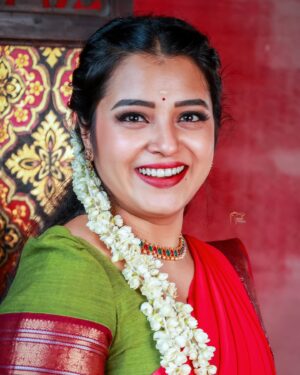 Deepthi Rajendra Instagram - Half saree, whole lot of love 🥰

🥻 @chettinad_sarees 
💄 @radhika_makeover_66
📸 @epkarthickphotography