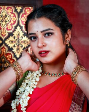 Deepthi Rajendra Instagram - Half saree, whole lot of love 🥰

🥻 @chettinad_sarees 
💄 @radhika_makeover_66
📸 @epkarthickphotography