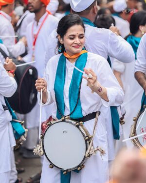 Deepti Devi Instagram - Into the magic of Ganapati Bappa! With heart  mind and soul... 

#ganapati #bappamoraya #indianfestival #deeptidevi

@kalaawantdholpathak @kalaawant_foundation 

Captured by @neilblues 🍃