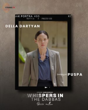 Della Dartyan Instagram - Impiannya untuk membantu rakyat kecil agar mendapatkan keadilan ternyata tidak semudah yang ia kira. 
Perkenalkan, Puspa sebagai pengacara muda yang diperani oleh Della Dartyan.

#whispersinthedabbas #nyanyisunyidalamrantang #IFFR54TH #IFFR2025 #IFFR