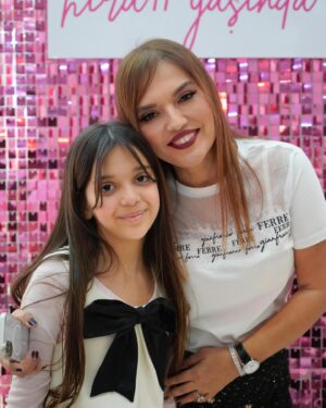 Demet Akalın Instagram - Guzel dostlarla guzel suprizli  11. Yas dogumgunu partisi Hirakurt💖🫶🏻🫶🏻