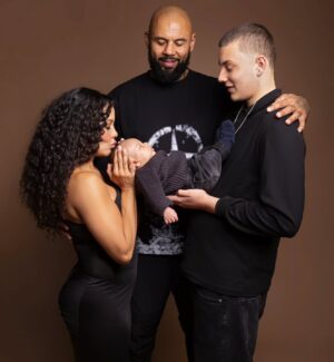 Denise Kielholtz Instagram - Exactly one year ago I dreamed of what it would be like if we would enrich our family with new life, and like you see how the power of thoughts of works.. 

2025 I will value the people around me even more, enjoy those little things and I will enter the cage as a newborn mom.

For everyone a very special 2025 and that even more dreams will come true.

LOVE.

#missdynamite #2025 #momchamp