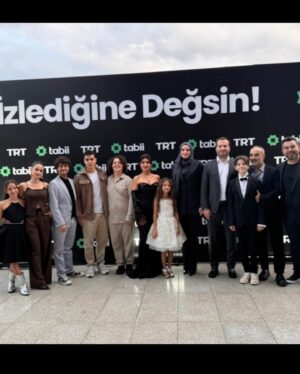 Deniz Bolışık Instagram - Yeni Hikayelere Hazır mısın? 

@tabii 
@bozdagfilm 
@kucukdahisina 

Beni Geceye Hazırlayan Herkese Teşekkürler. 

Elbise @maxragovana 
Styling @cerenileriayten & @ersinataayten.official 

Saç @galbyhuseyinpolatlevent 
@huseyinpolatofficial 
@yakupgoleliofficial 
@mehmethamsir33 
@barisdekakofficial