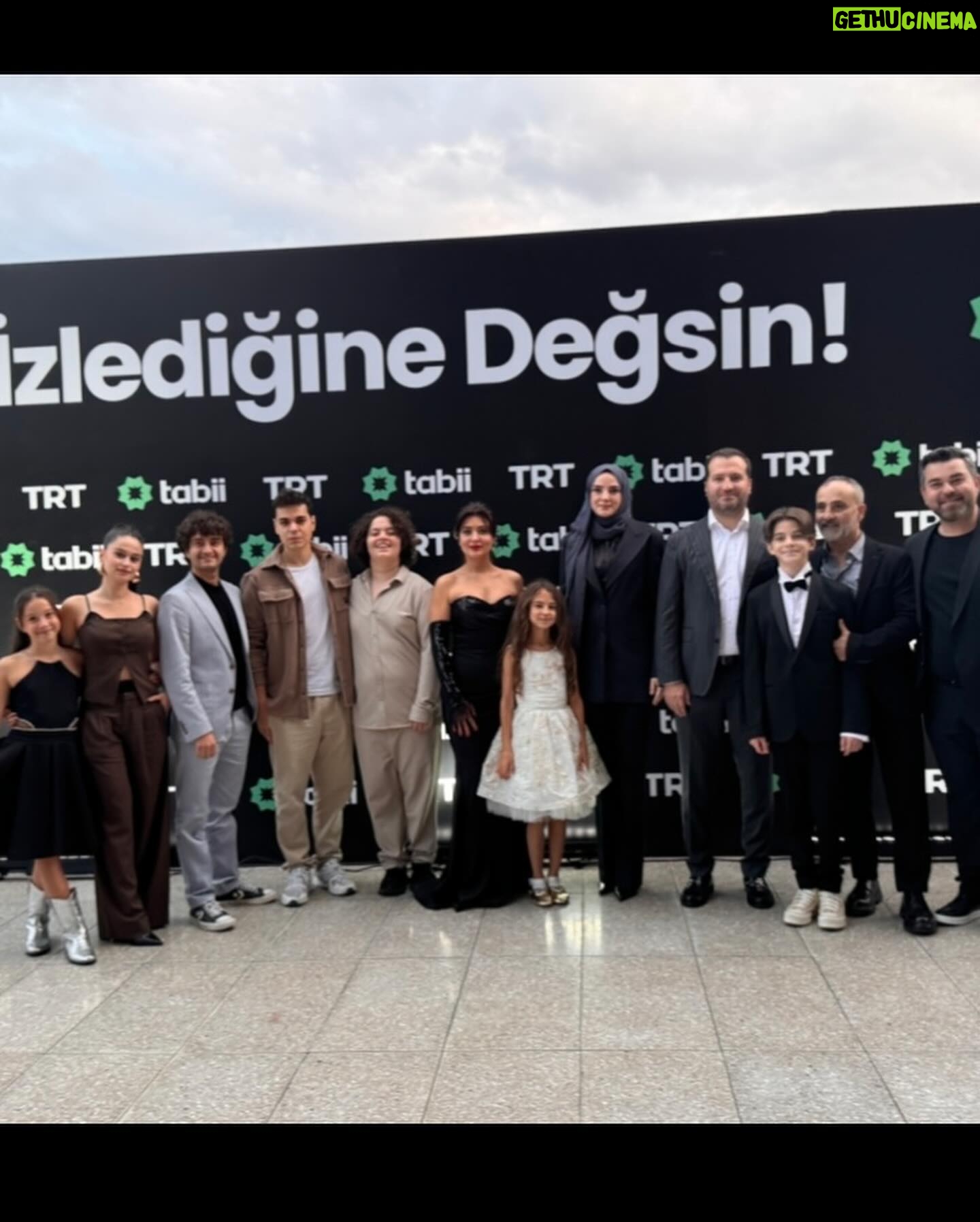 Deniz Bolışık - 5.3K Likes - Yeni Hikayelere Hazır mısın?
@tabii
@bozdagfilm
@kucukdahisina
Beni Geceye Hazırlayan Herkese Teşekkürler.
Elbise @maxragovana
Styling @cerenileriayten & @ersinataayten.official
Saç @galbyhuseyinpolatlevent
@huseyinpolatofficial
@yakupgoleliofficial
@mehmethamsir33
@barisdekakofficial