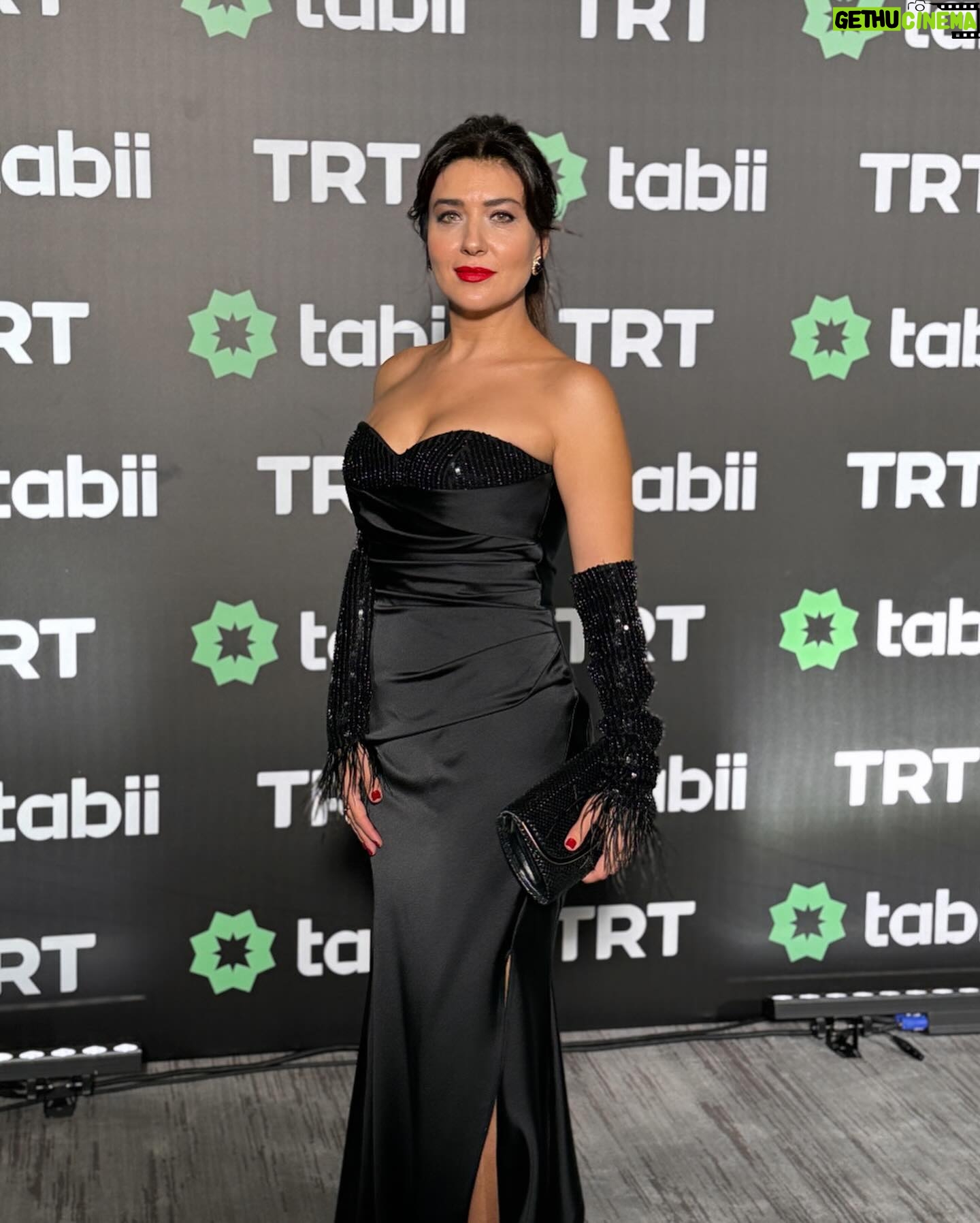 Deniz Bolışık - 5.3K Likes - Yeni Hikayelere Hazır mısın?
@tabii
@bozdagfilm
@kucukdahisina
Beni Geceye Hazırlayan Herkese Teşekkürler.
Elbise @maxragovana
Styling @cerenileriayten & @ersinataayten.official
Saç @galbyhuseyinpolatlevent
@huseyinpolatofficial
@yakupgoleliofficial
@mehmethamsir33
@barisdekakofficial