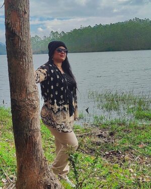 Devipriya Instagram - Started my 2025 with an amazing pleasant lovely trip to munnar🫰🤗.Happy me🤗🫰@devipriya23_official