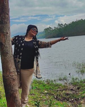 Devipriya Instagram - Started my 2025 with an amazing pleasant lovely trip to munnar🫰🤗.Happy me🤗🫰@devipriya23_official