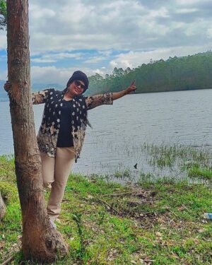 Devipriya Instagram - Started my 2025 with an amazing pleasant lovely trip to munnar🫰🤗.Happy me🤗🫰@devipriya23_official