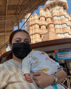 Devoleena Bhattacharjee Instagram - Jai Gajanan Shri Gajanan 🥰🧿✨

#firsttemplevisit #devoleena #joy #gratitude