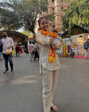 Devoleena Bhattacharjee Instagram - Jai Gajanan Shri Gajanan 🥰🧿✨

#firsttemplevisit #devoleena #joy #gratitude