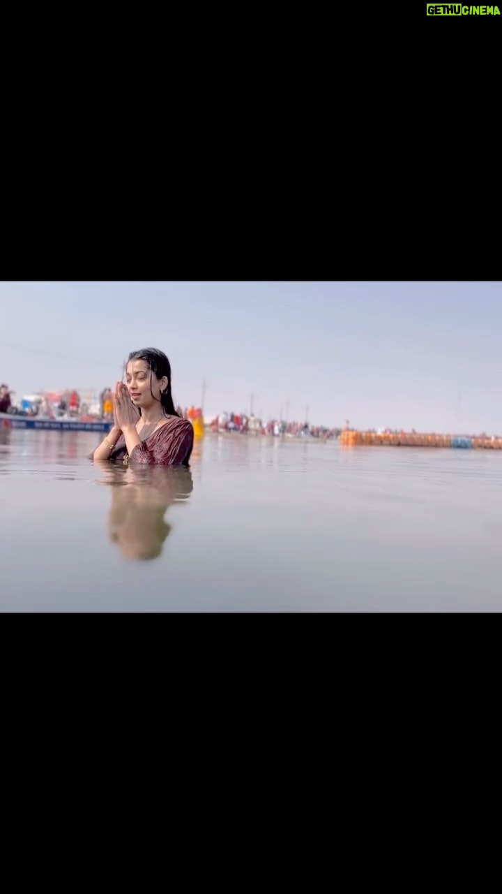 Digangana Suryavanshi - 60.8K Likes - I wish I could really put in words how it felt to take this dip at the Mahakumbh on the auspicious Mauni Amavasya! God thank you for being generous! Nothing in the world compares to the energy, positivity of this place! Har Har Gange🙏🏻 Har Har Mahadev 🙏🏻
#mahakumbh #mahakumbh2025 #triveni #mauniamavasya #India #diganganasuryavanshi #digangana
