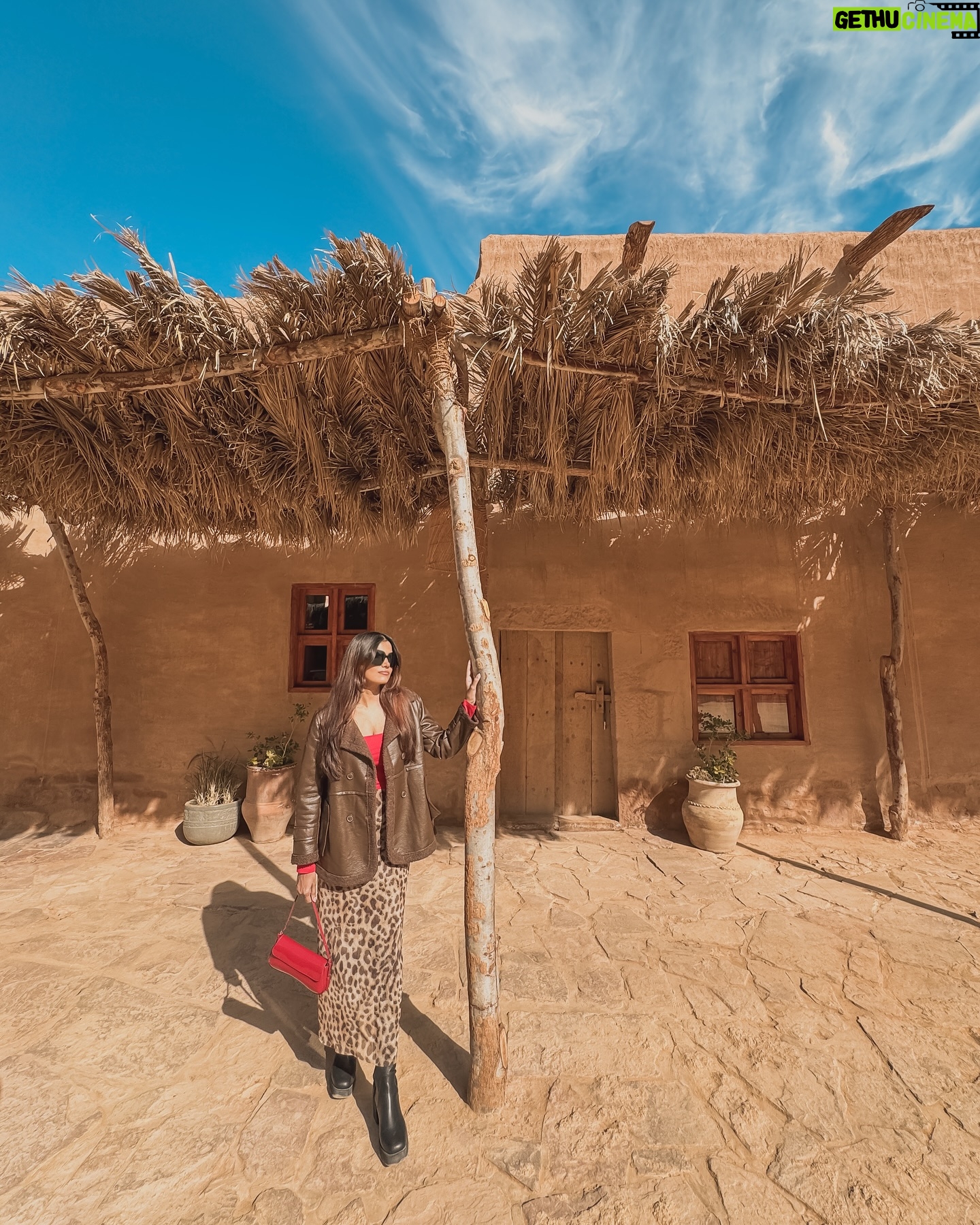 Dimpi Sanghvi - 121K Likes - Spent a magical day in AlUla, wandering through history at Hegra, marveling at the architectural brilliance of Maraya, and soaking in the beauty of Old Town. Ended the evening under the enchanting glow of Elephant Rock ✨. AlUla truly feels like a timeless journey through nature and culture!
@visitsaudi
#SaudiWinter #VisitSaudi #Saudi #Alula #AlUlaMoments #Ad