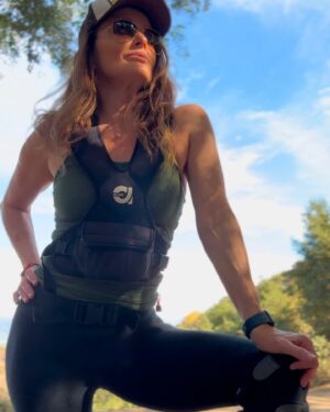Dina Meyer Instagram - Vitamin D
💚

#hiking #healthylifestyle #healthy #strong #strongwomen #instagram #instalike #instagood #exercise #starshiptroopers #dizzy #nature #sun #motivation #inspiration #midlifewomen