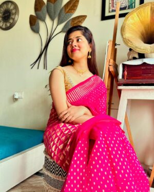 Ditipriya Roy Instagram - | শুভ বসন্ত পঞ্চমী | 🙏🏻❤️
.
.
.
.
.
.
.
.
. 📷 মা 
.
.
.
.
.
. #saraswati #puja #saree #monday #mondaymotivation #lookbook #bengali #ethnic #jewellery #hairgoals #happysoul #spirituality #peace #wisdom #instagood #instalike #instamood