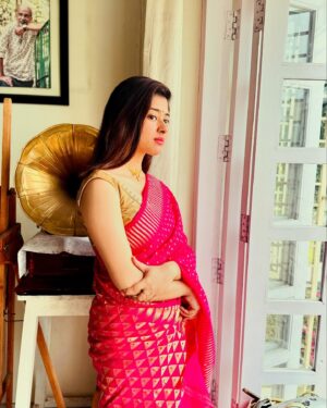 Ditipriya Roy Instagram - | শুভ বসন্ত পঞ্চমী | 🙏🏻❤️
.
.
.
.
.
.
.
.
. 📷 মা 
.
.
.
.
.
. #saraswati #puja #saree #monday #mondaymotivation #lookbook #bengali #ethnic #jewellery #hairgoals #happysoul #spirituality #peace #wisdom #instagood #instalike #instamood