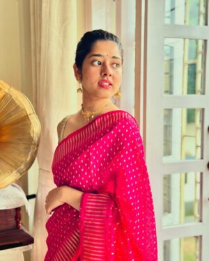 Ditipriya Roy Instagram - | শুভ বসন্ত পঞ্চমী | 🙏🏻❤️
.
.
.
.
.
.
.
.
. 📷 মা 
.
.
.
.
.
. #saraswati #puja #saree #monday #mondaymotivation #lookbook #bengali #ethnic #jewellery #hairgoals #happysoul #spirituality #peace #wisdom #instagood #instalike #instamood