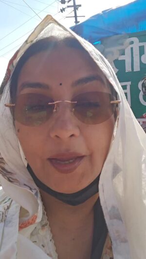 Divya Dutta Instagram - Shoot ke beech ki break ka lutf hi aur hai!! #neemkarolibaba #kainchidham 
#nainital 
#shootlife