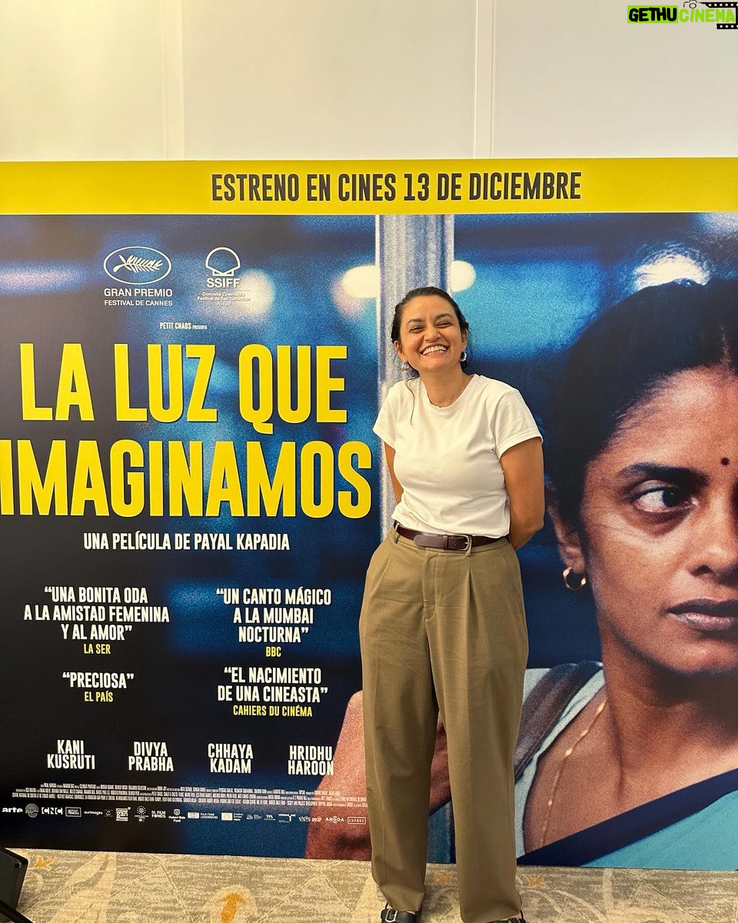 Divya Prabha - 15.9K Likes - 📸 Así ha sido el emocionante estreno de #LaLuzQueImaginamos en el #72SSIFF con Payal Kapadia y las tres protagonistas.
Ha sido la primera presentación de la película en nuestro país tras recibir el Gran Premio del @festivaldecannes 🏆
¡Y el 13 de diciembre llega a los cines!