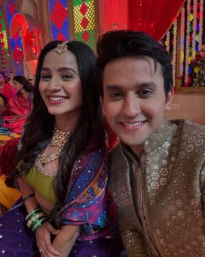 Divya Pugaonkar Instagram - J❤️J | Mehndi Ceremony 

लक्ष्मी निवास । महासंगम । भव्य मंगलकार्य 

7:30 PM on @zeemarathiofficial