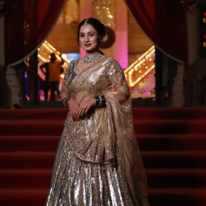 Divya Pugaonkar Instagram - जान्हवी जयंतचे भव्य लग्नकार्य 🥰❤️

#zeemarathi #wedding #marathi #laksminivas #divyapugaonkar