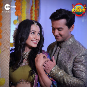 Divya Pugaonkar Instagram - जान्हवीच्या हाताला लागली जयंतच्या नावाची मेहंदी! 😍

पारू’ । ‘लक्ष्मीनिवास’
27 जानेवारी ते 1 फेब्रुवारी महासंगम, 7:30 PM

#Paaru #LakshmiNiwas #Mahasangam #MeMarathiZeeMarathi #ZeeMarathi #BhavyaMangalKarya