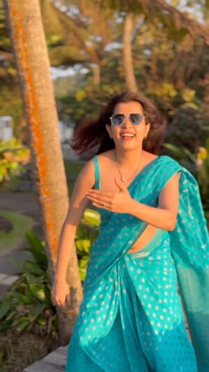 Diya Krishna Instagram - Part 2 for Thalaivaa ❤️🧿
Shot by @_abhi.krishna_
Blouse beautifully stitched by @mahekdesigns