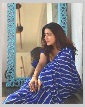 Dolly Chawla Instagram - 💙

#thought #sareeday #indianwear #mood #sareelove