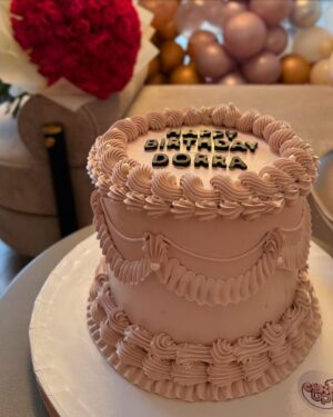 Dorra Instagram - 13/01/2025
Thank you all for your birthday wishes full of love, it means a lot to me 🎂💕🙏
شكرا من كل قلبي على معايداتكم وتمنياتكم لي المليئة بالحب 🤍
Merci infiniment pour vos vœux sincères qui m’ont fait chaud au cœur 🤍
Thank you habibi @hanysaad.hs for making it more beautiful 

Dress @maisondorrazarrouk 🎀
